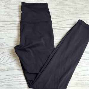 Lululemon black wunder train leggings 25’